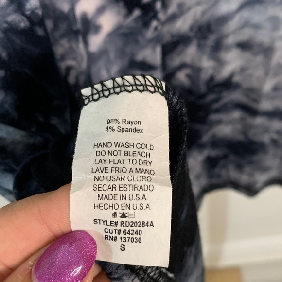 THIS & MORE- Chic Black and Gray Tie-Dye Tank- Small - Picture 5 of 6